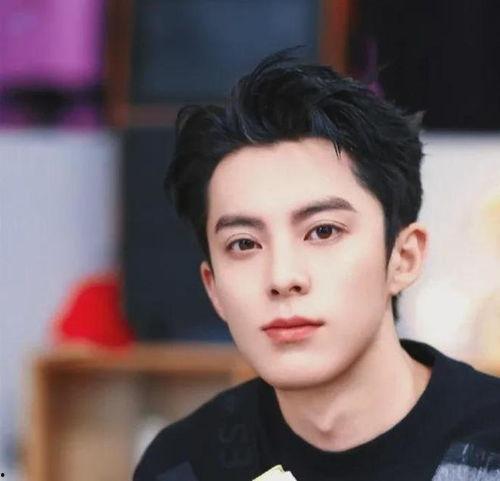 吃瓜娱乐圈王鹤棣,娱乐圈的瓜田新秀,魅力四射的青春偶像